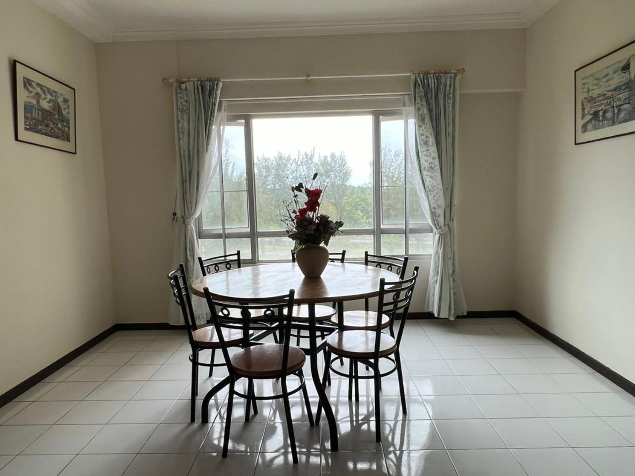 Kasuma Resort Azalea Kuching Exterior photo